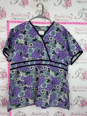 Health pro scrubs top flowers Purple Floral Scrub Top with Black Trim